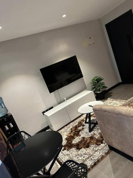 Cosy In Westlands Apartment *